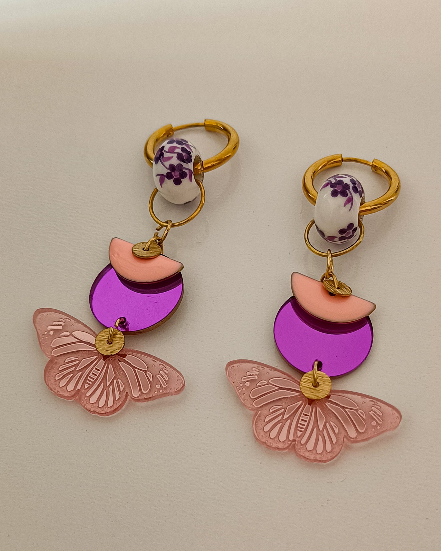 Pendiente aro mariposas